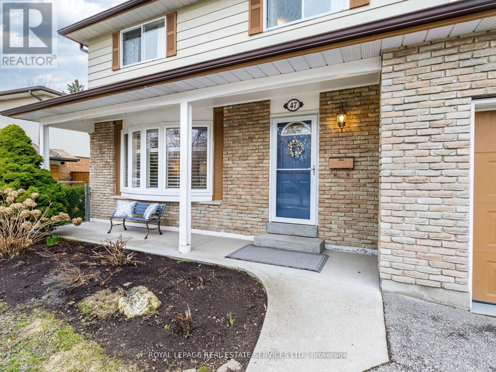 47 Trotters Lane, Brampton (Brampton South), Ontario  L6Y 1B5 - Photo 3 - W12209638