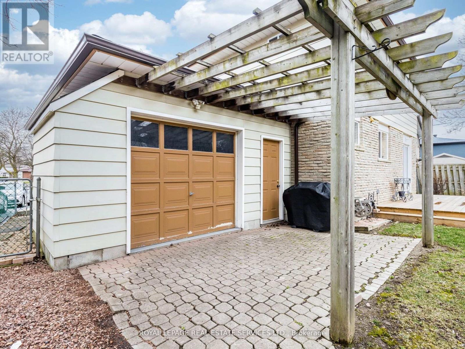 47 Trotters Lane, Brampton (Brampton South), Ontario  L6Y 1B5 - Photo 32 - W12209638