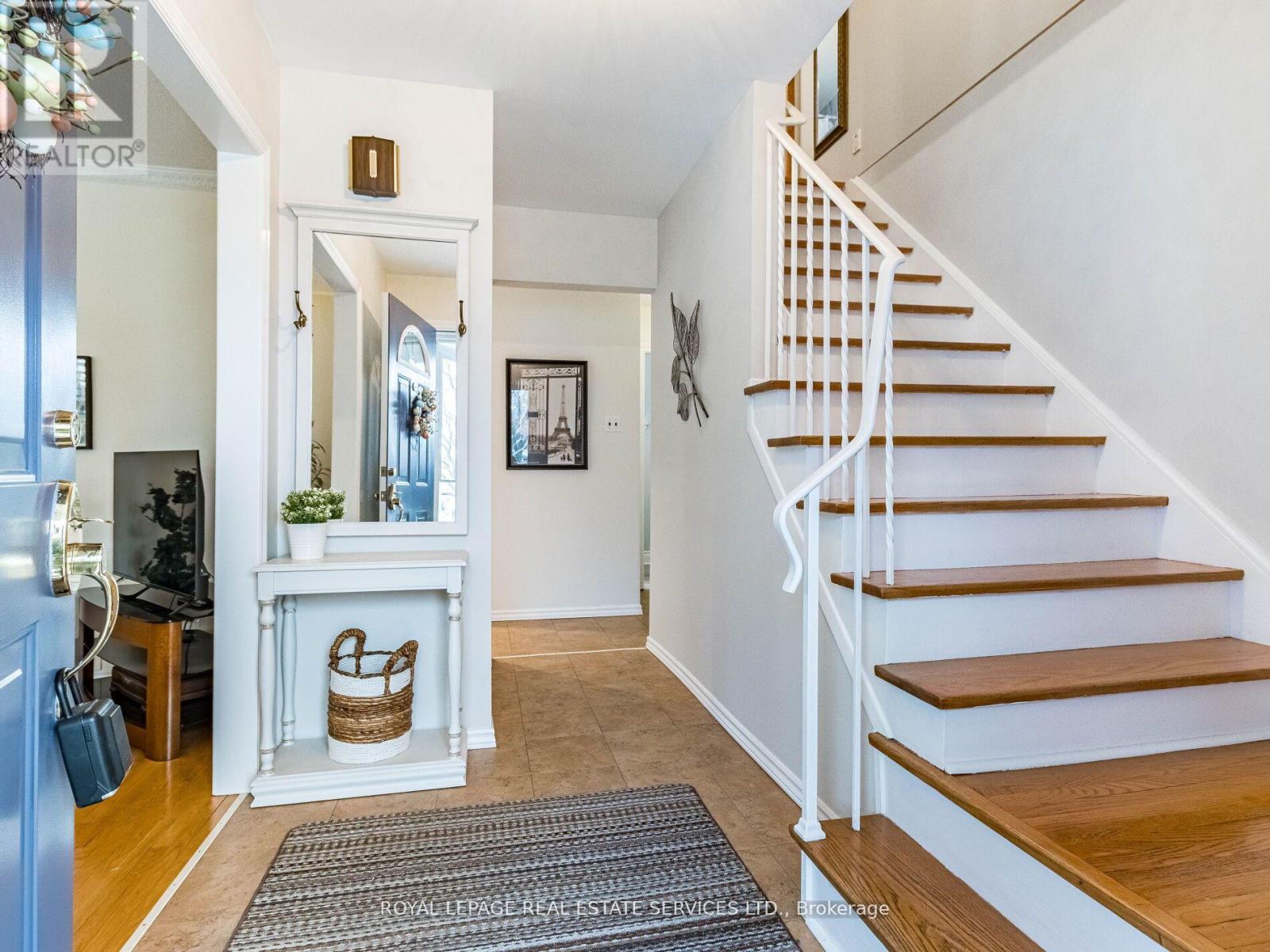 47 Trotters Lane, Brampton (Brampton South), Ontario  L6Y 1B5 - Photo 5 - W12209638