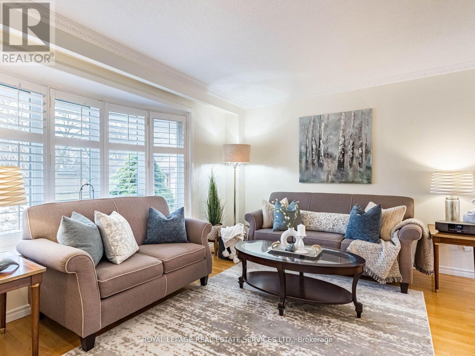 47 Trotters Lane, Brampton (Brampton South), Ontario  L6Y 1B5 - Photo 8 - W12209638