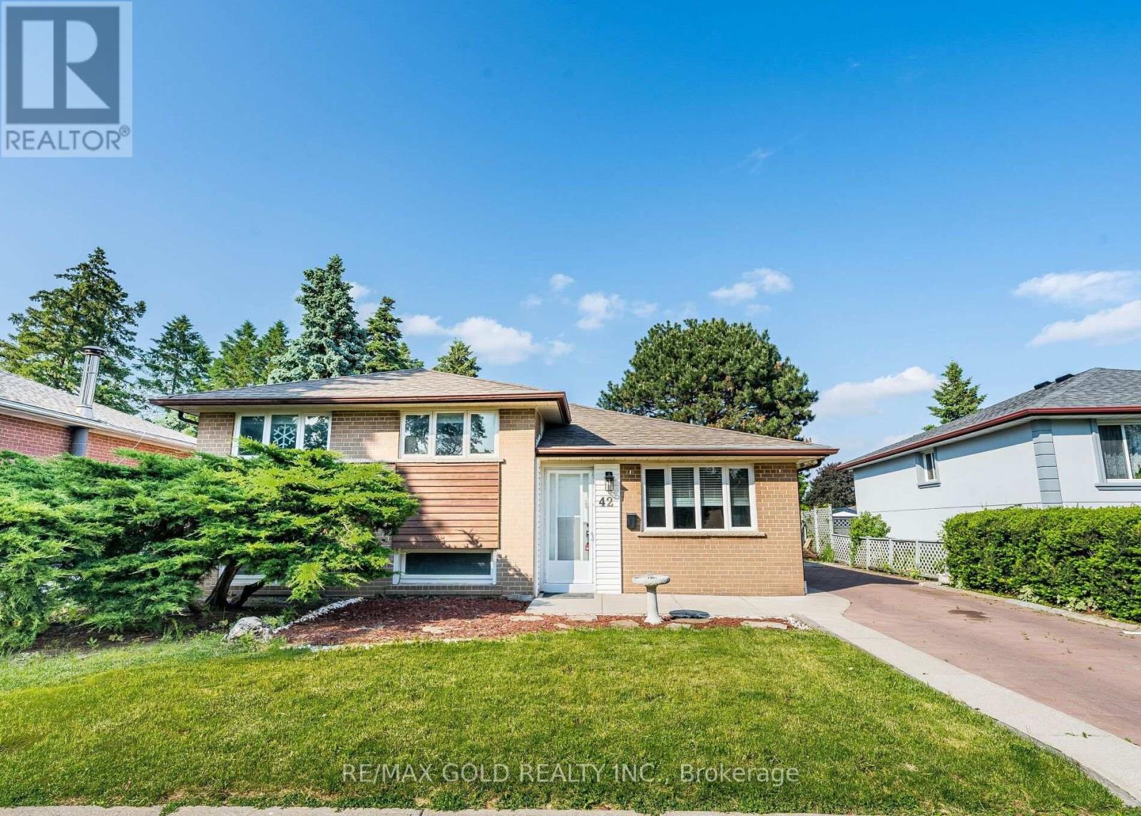 42 GRETNA DRIVE, Brampton, Ontario