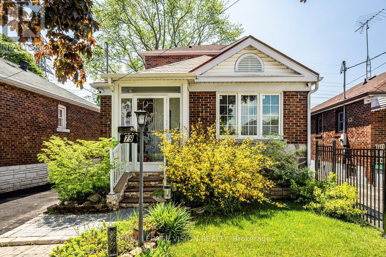 79 Foxwell Street, Toronto (Rockcliffe-Smythe), Ontario  M6N 1Y9 - Photo 2 - W12209660