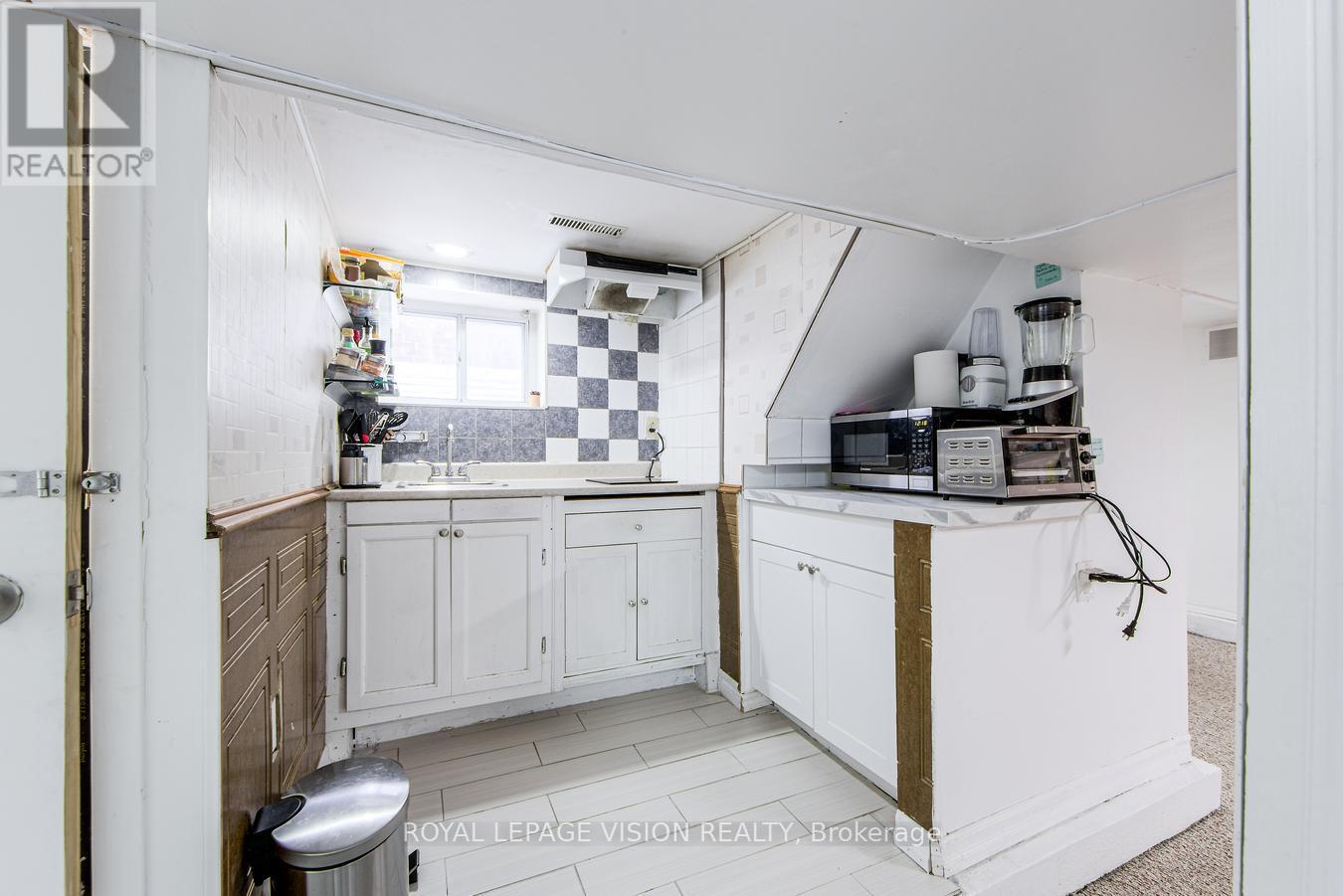 79 Foxwell Street, Toronto (Rockcliffe-Smythe), Ontario  M6N 1Y9 - Photo 28 - W12209660