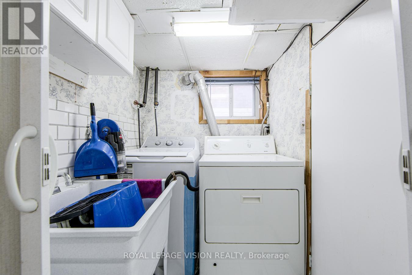 79 Foxwell Street, Toronto (Rockcliffe-Smythe), Ontario  M6N 1Y9 - Photo 31 - W12209660