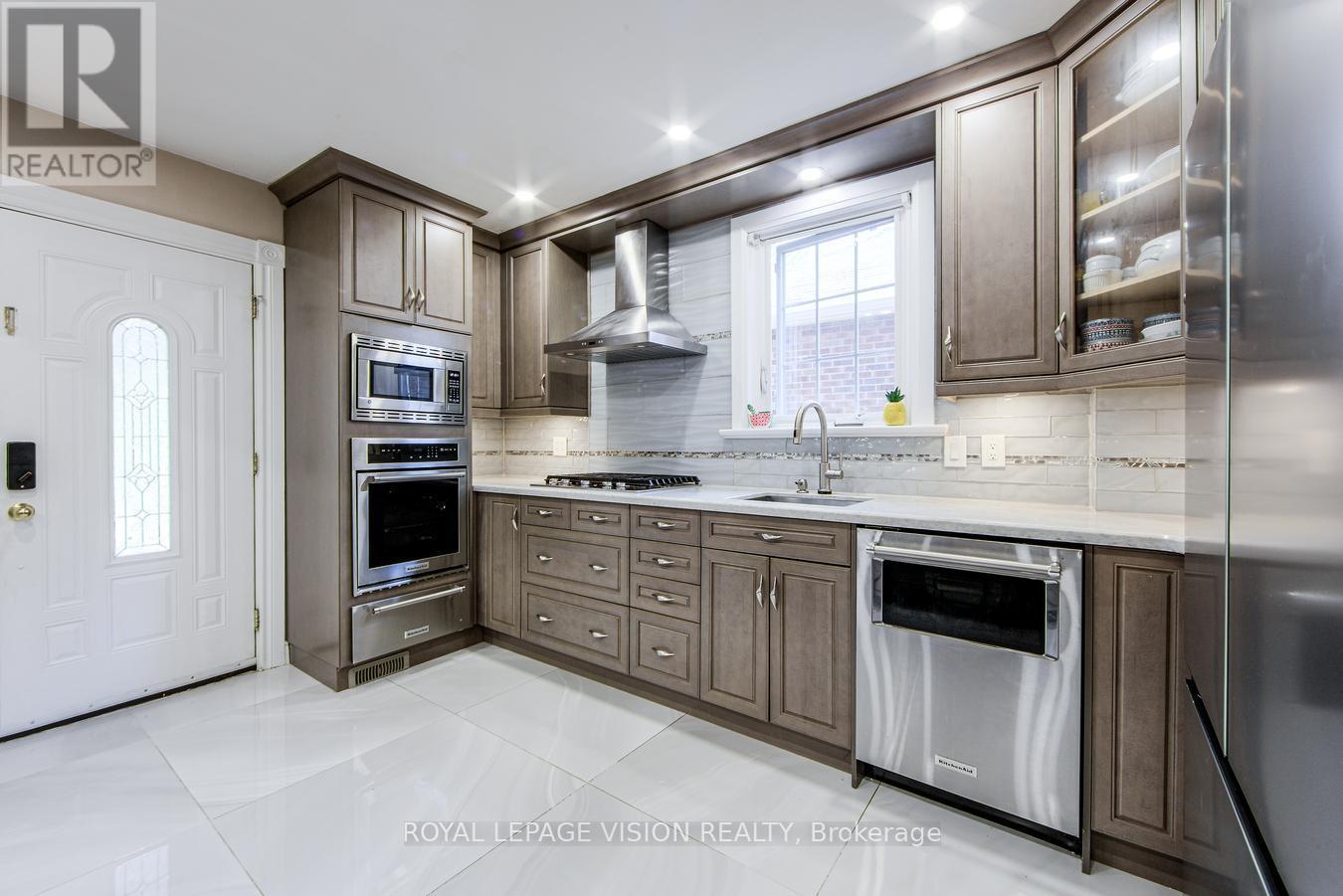 79 Foxwell Street, Toronto (Rockcliffe-Smythe), Ontario  M6N 1Y9 - Photo 4 - W12209660