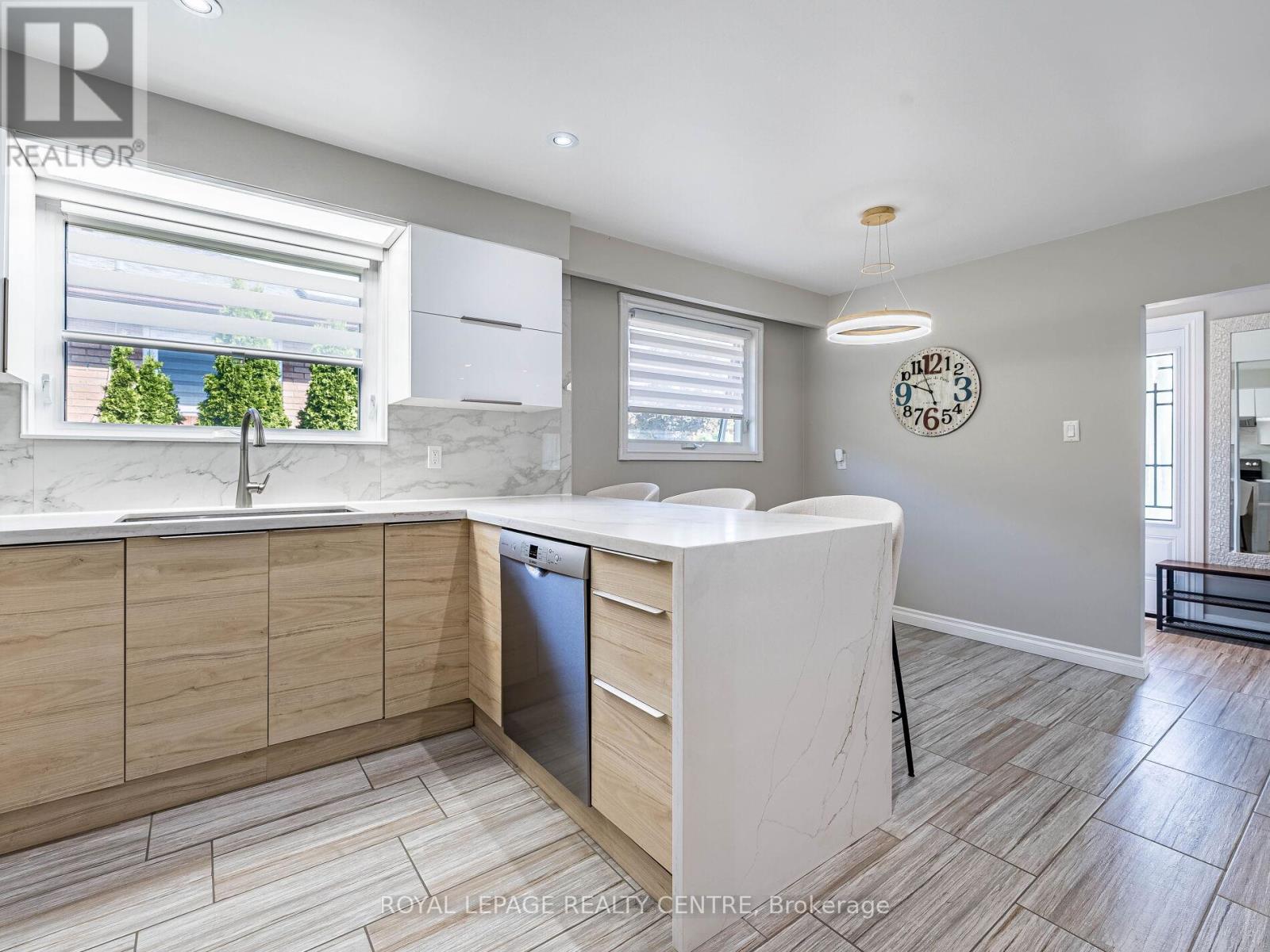 3184 Sunnyhill Drive, Mississauga, Ontario  L4X 2K4 - Photo 11 - W12209672