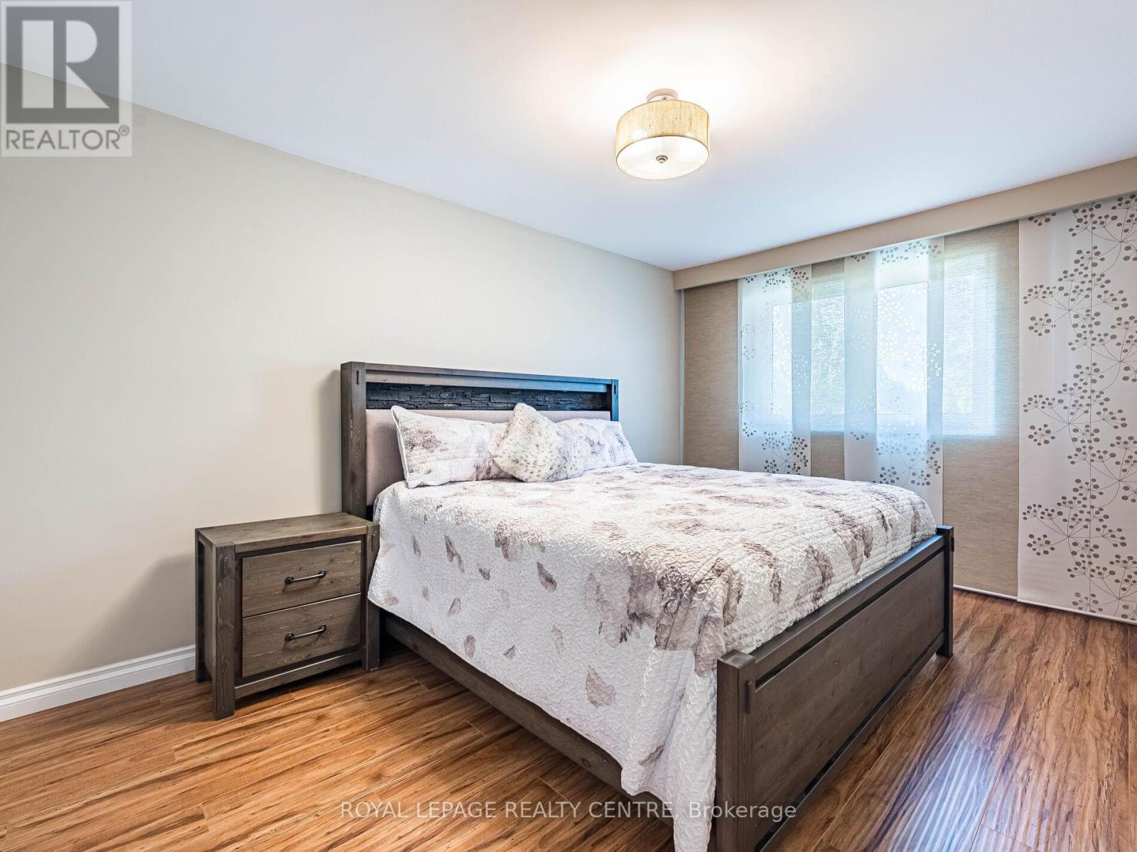 3184 Sunnyhill Drive, Mississauga, Ontario  L4X 2K4 - Photo 13 - W12209672