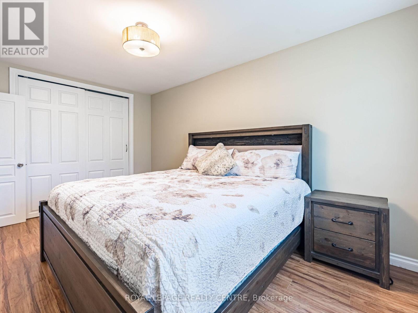 3184 Sunnyhill Drive, Mississauga, Ontario  L4X 2K4 - Photo 14 - W12209672