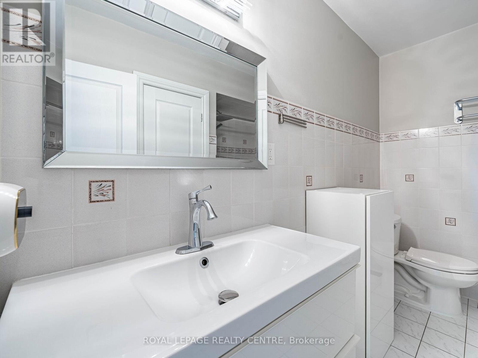 3184 Sunnyhill Drive, Mississauga, Ontario  L4X 2K4 - Photo 18 - W12209672
