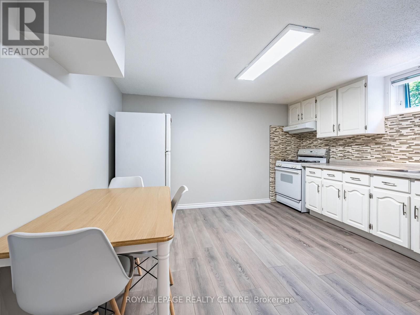 3184 Sunnyhill Drive, Mississauga, Ontario  L4X 2K4 - Photo 23 - W12209672