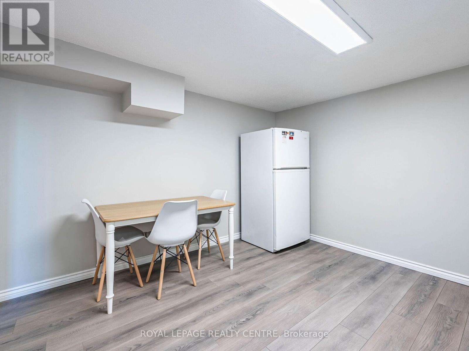 3184 Sunnyhill Drive, Mississauga, Ontario  L4X 2K4 - Photo 24 - W12209672