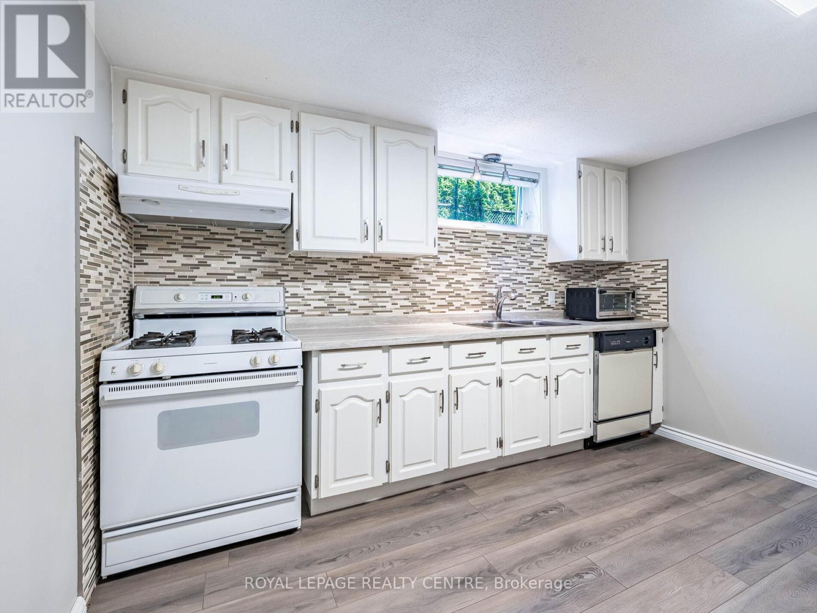 3184 Sunnyhill Drive, Mississauga, Ontario  L4X 2K4 - Photo 25 - W12209672