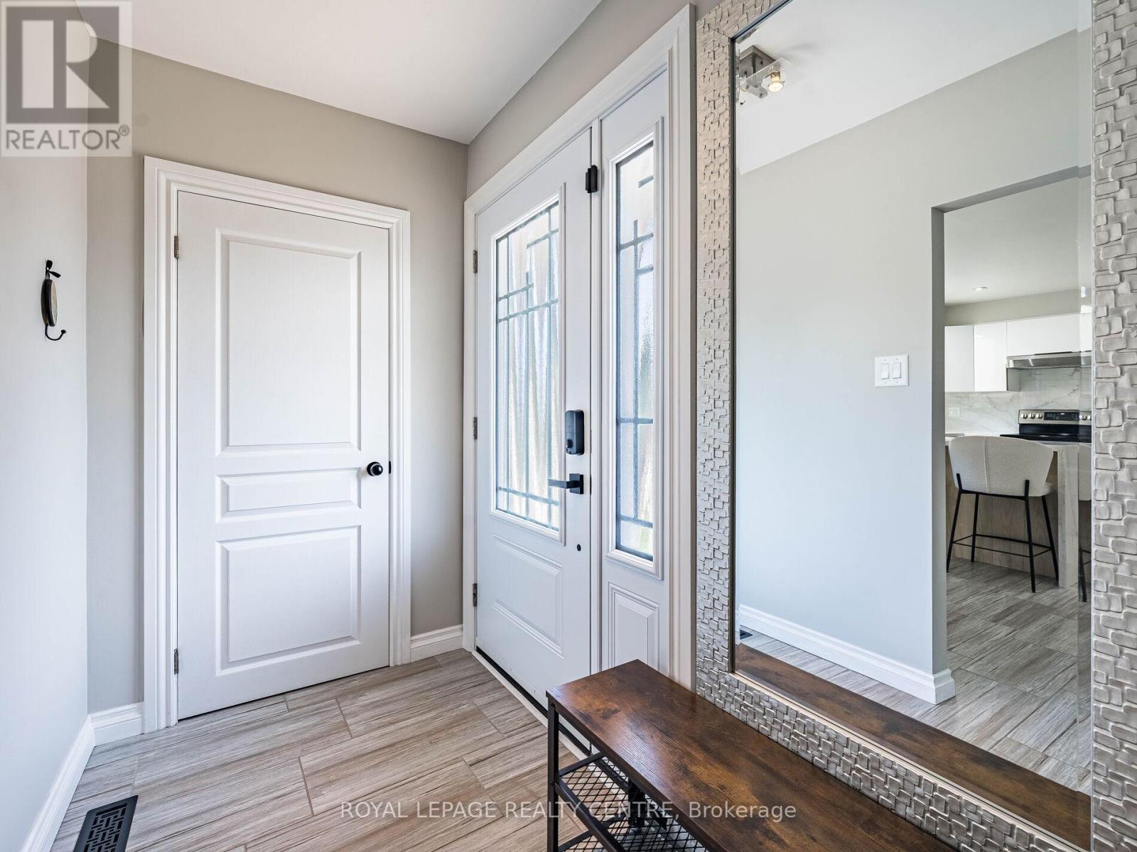 3184 Sunnyhill Drive, Mississauga, Ontario  L4X 2K4 - Photo 3 - W12209672