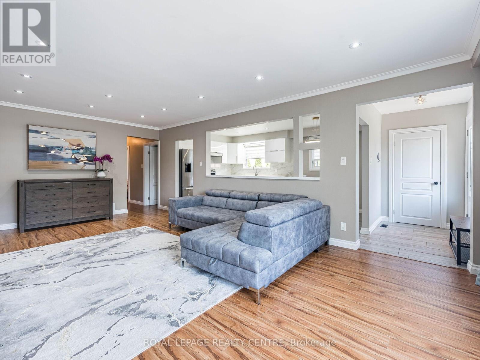 3184 Sunnyhill Drive, Mississauga, Ontario  L4X 2K4 - Photo 4 - W12209672