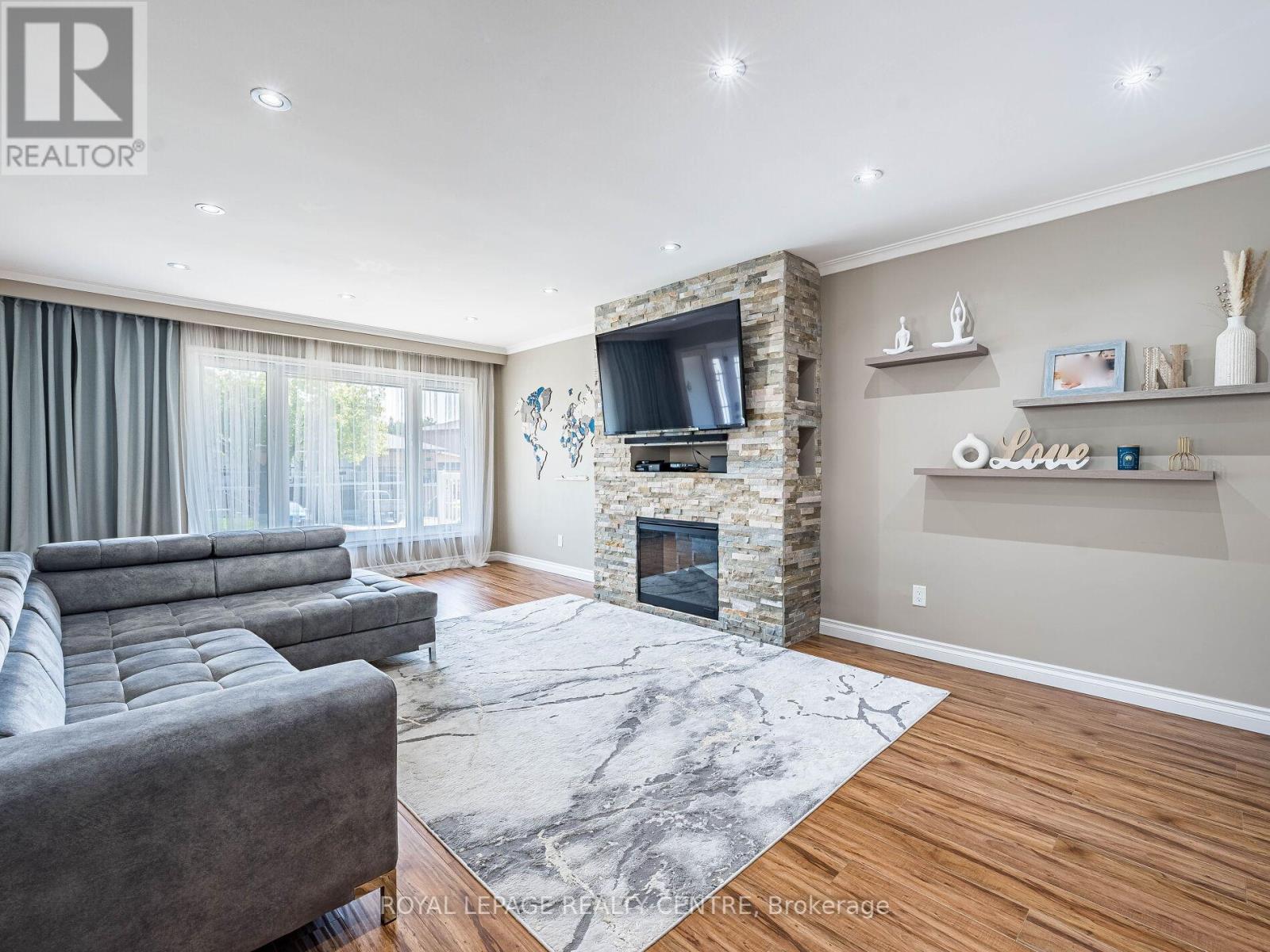 3184 Sunnyhill Drive, Mississauga, Ontario  L4X 2K4 - Photo 5 - W12209672