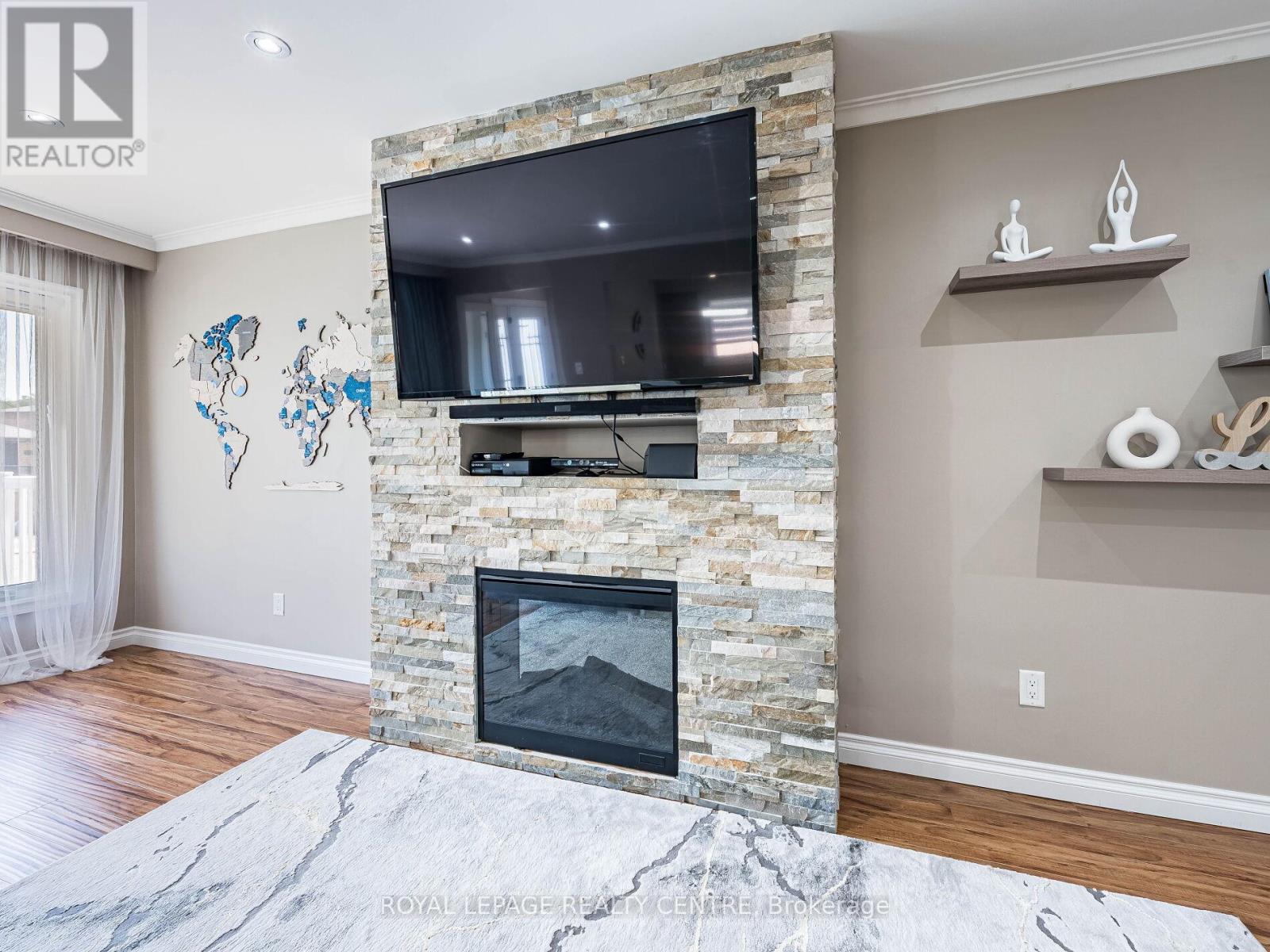 3184 Sunnyhill Drive, Mississauga, Ontario  L4X 2K4 - Photo 6 - W12209672