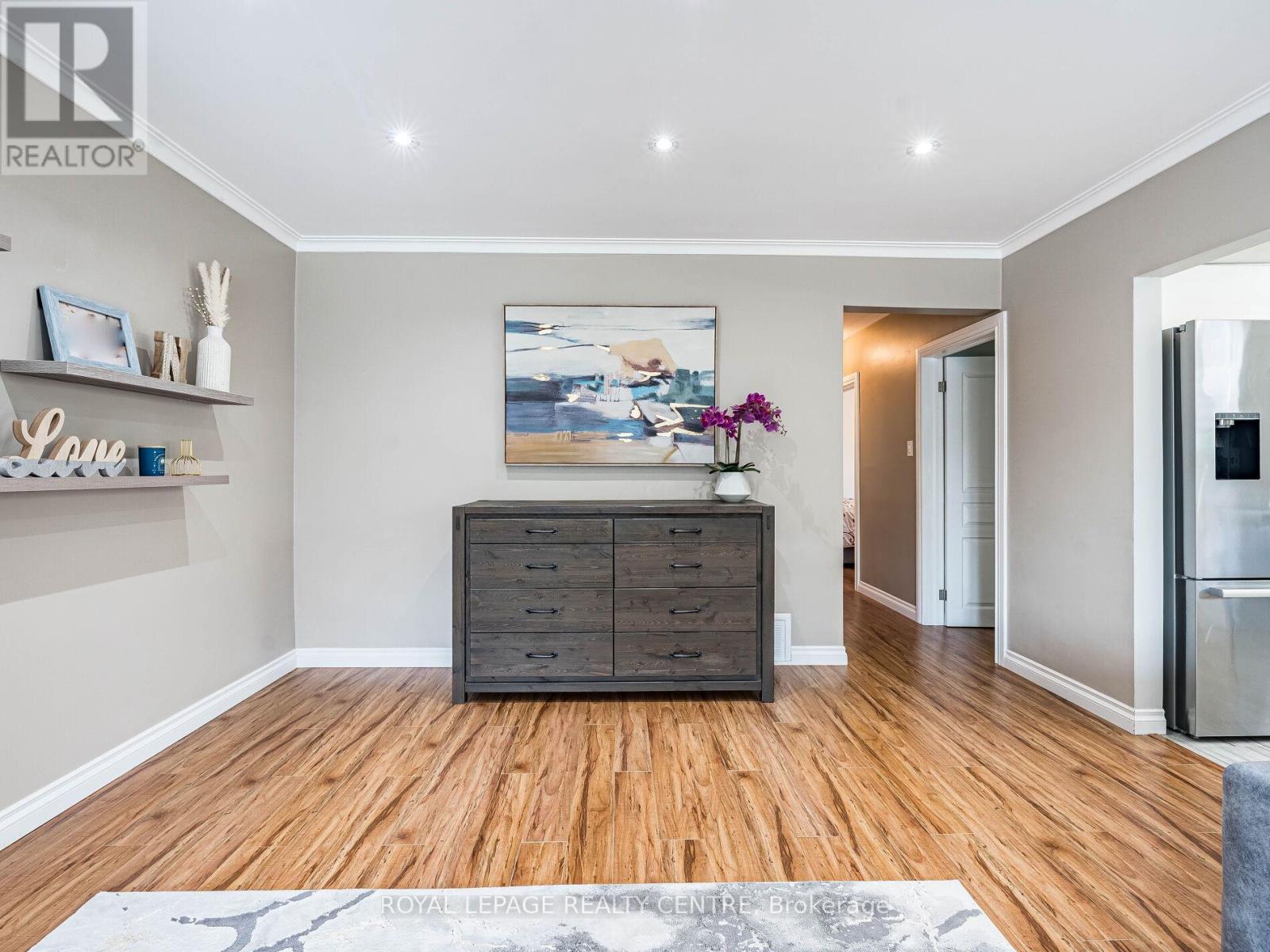 3184 Sunnyhill Drive, Mississauga, Ontario  L4X 2K4 - Photo 7 - W12209672