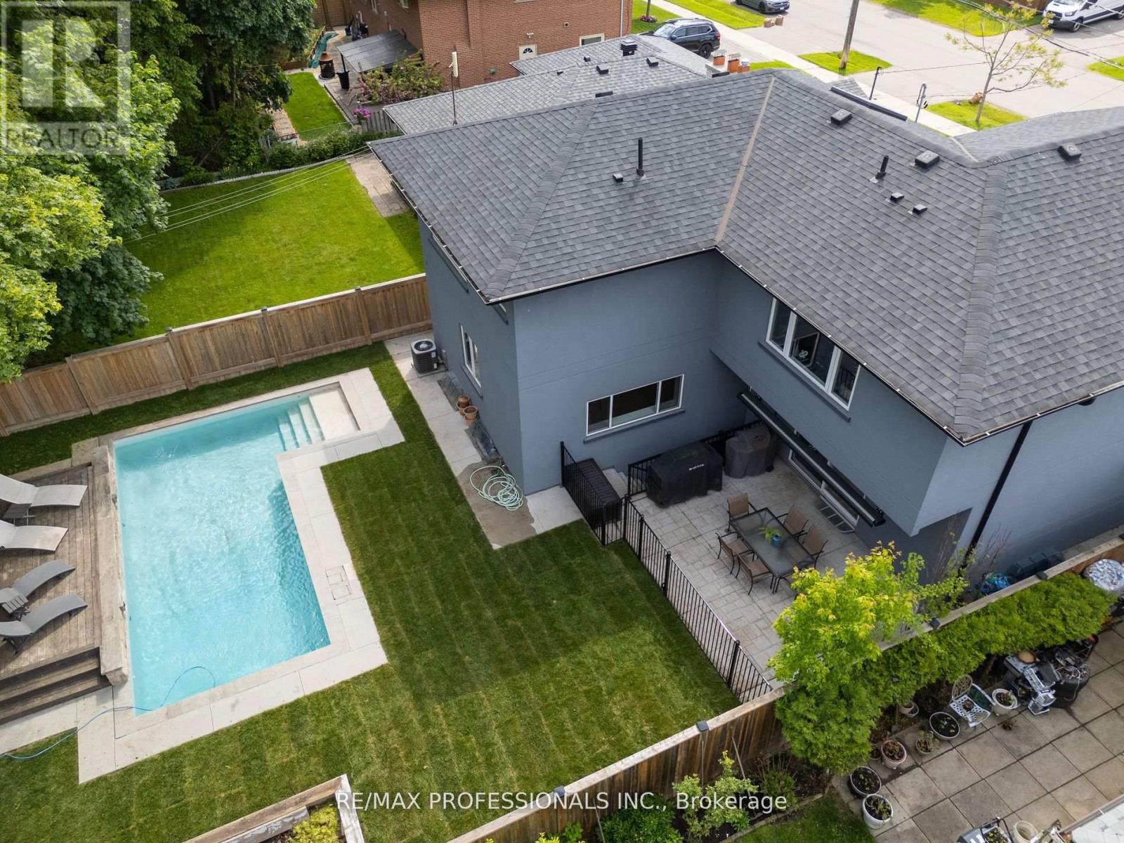 60 Keane Avenue, Toronto (Islington-City Centre West), Ontario  M9B 2C2 - Photo 11 - W12209679