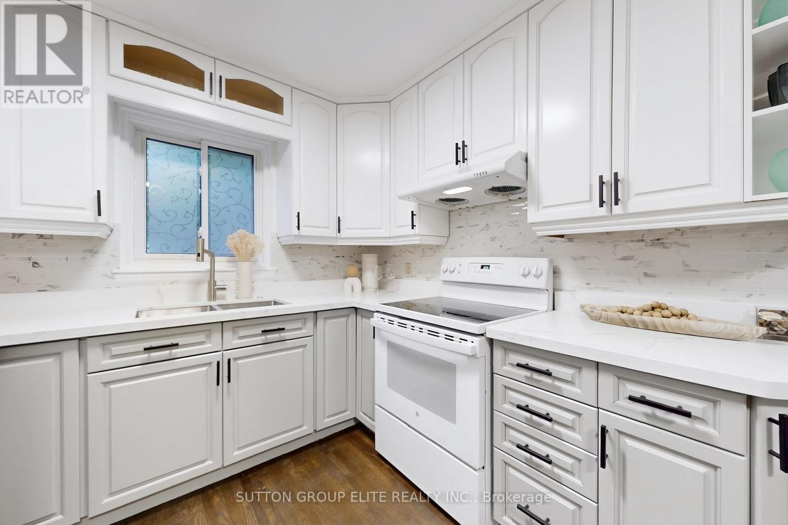 4280 Fieldgate Drive, Mississauga (Rathwood), Ontario  L4W 2C7 - Photo 10 - W12209699