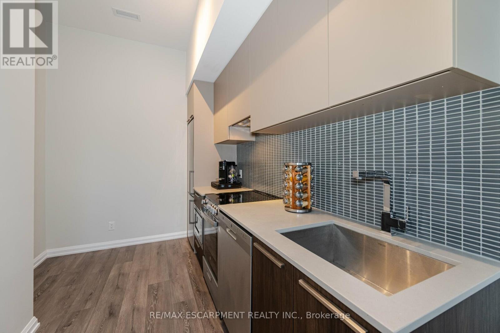 201 - 4208 Dundas Street W, Toronto, Ontario  M8X 0B1 - Photo 18 - W12209739