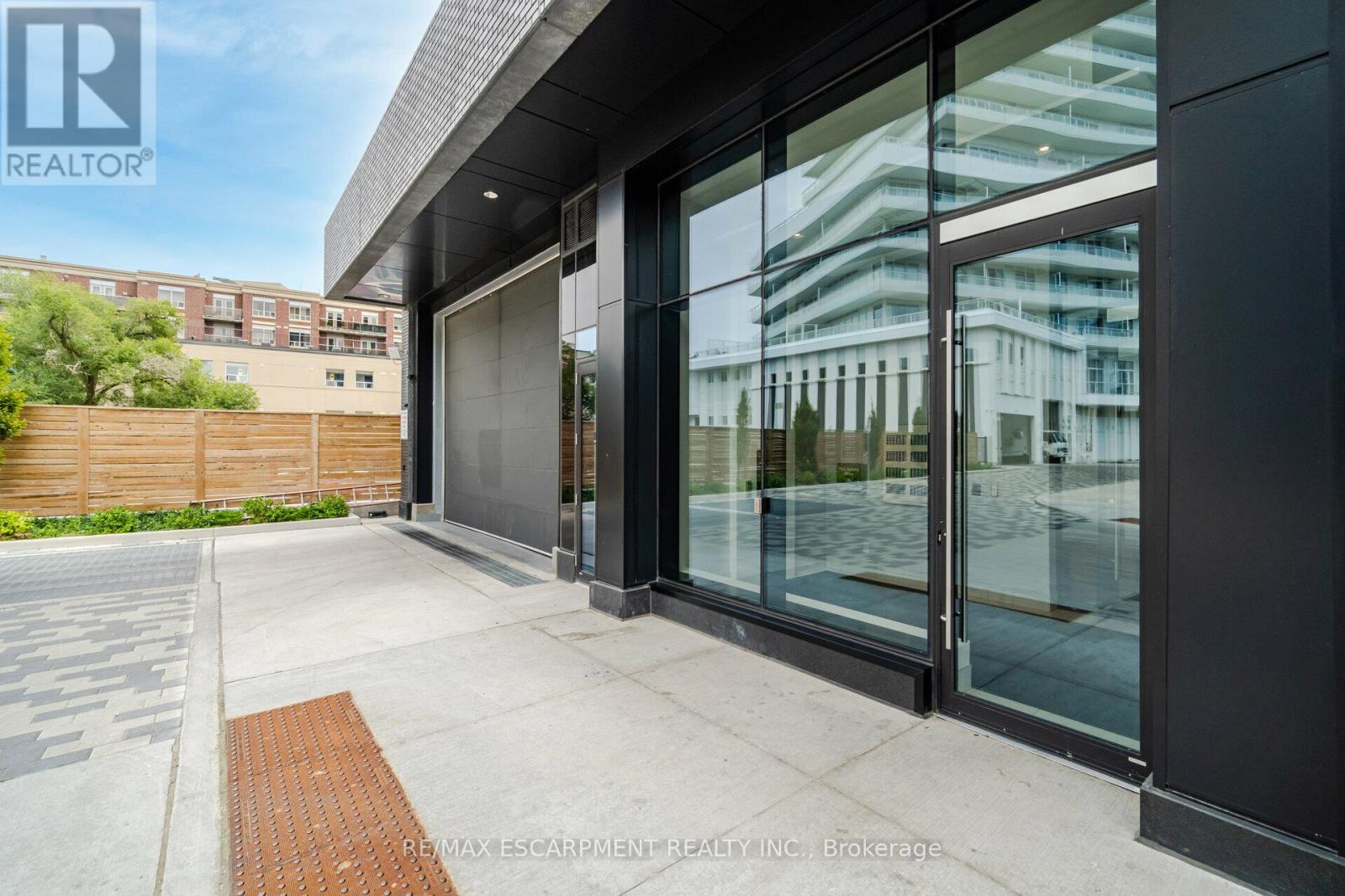 201 - 4208 Dundas Street W, Toronto, Ontario  M8X 0B1 - Photo 3 - W12209739