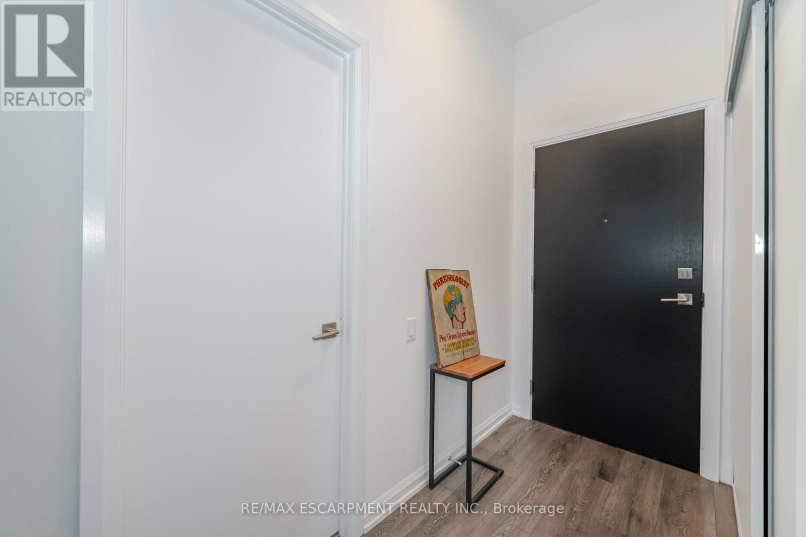201 - 4208 Dundas Street W, Toronto, Ontario  M8X 0B1 - Photo 8 - W12209739