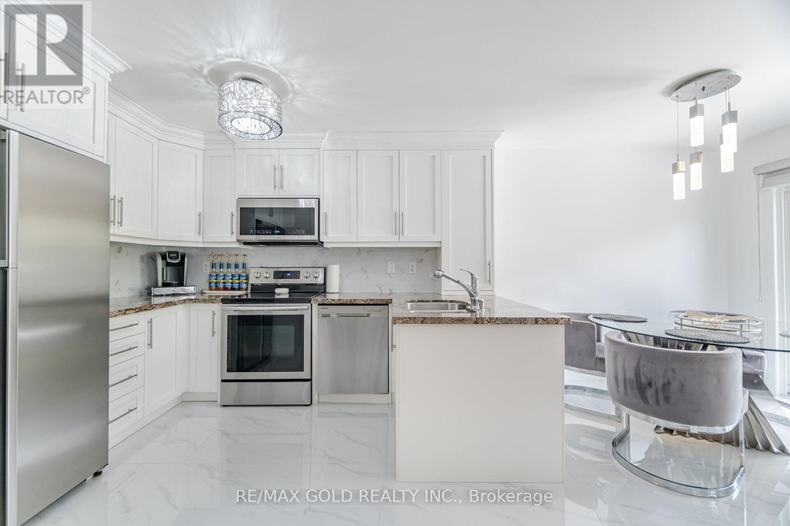 29 Skylar Circle, Brampton (Bram East), Ontario  L6P 0Z4 - Photo 4 - W12209741