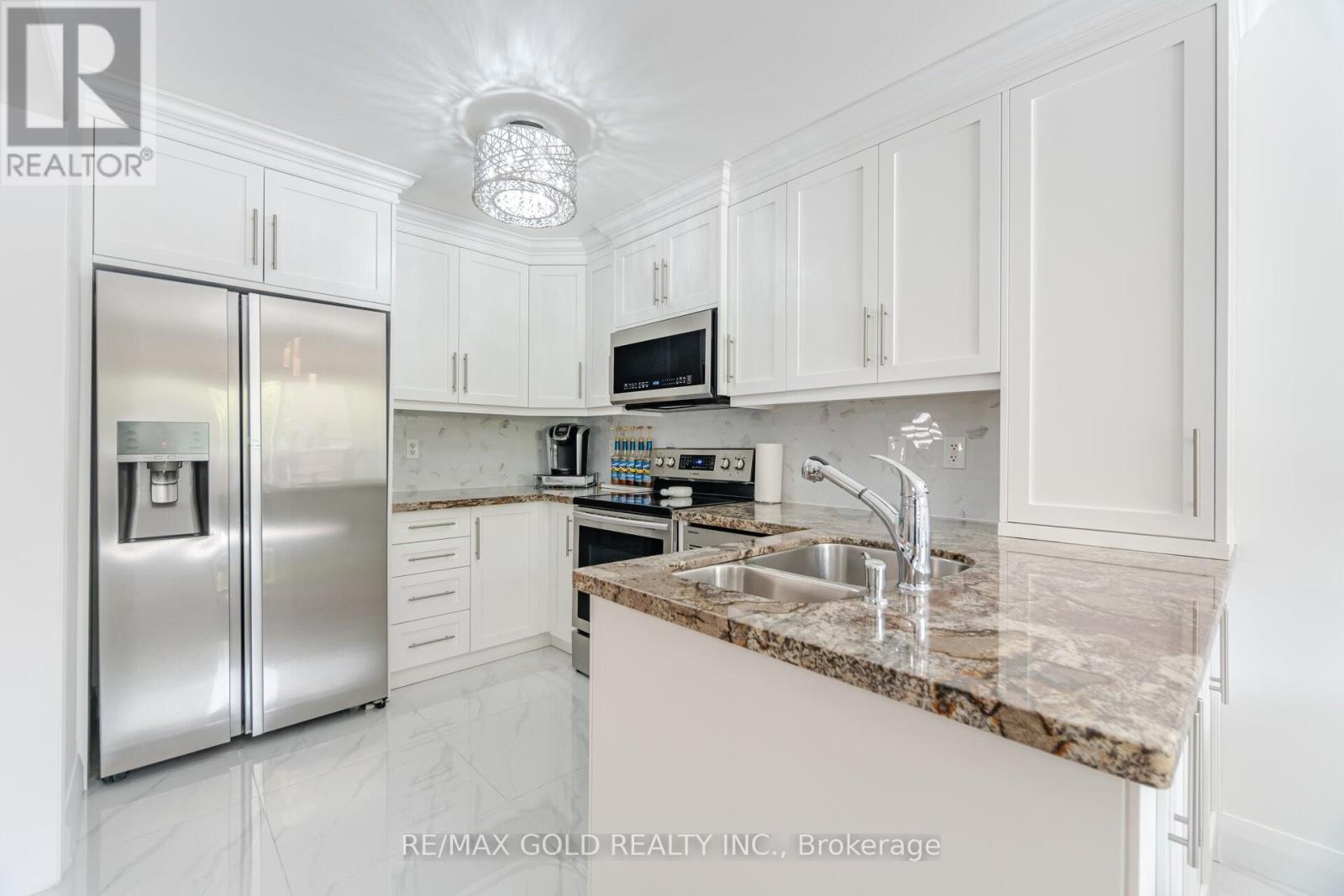29 Skylar Circle, Brampton (Bram East), Ontario  L6P 0Z4 - Photo 5 - W12209741