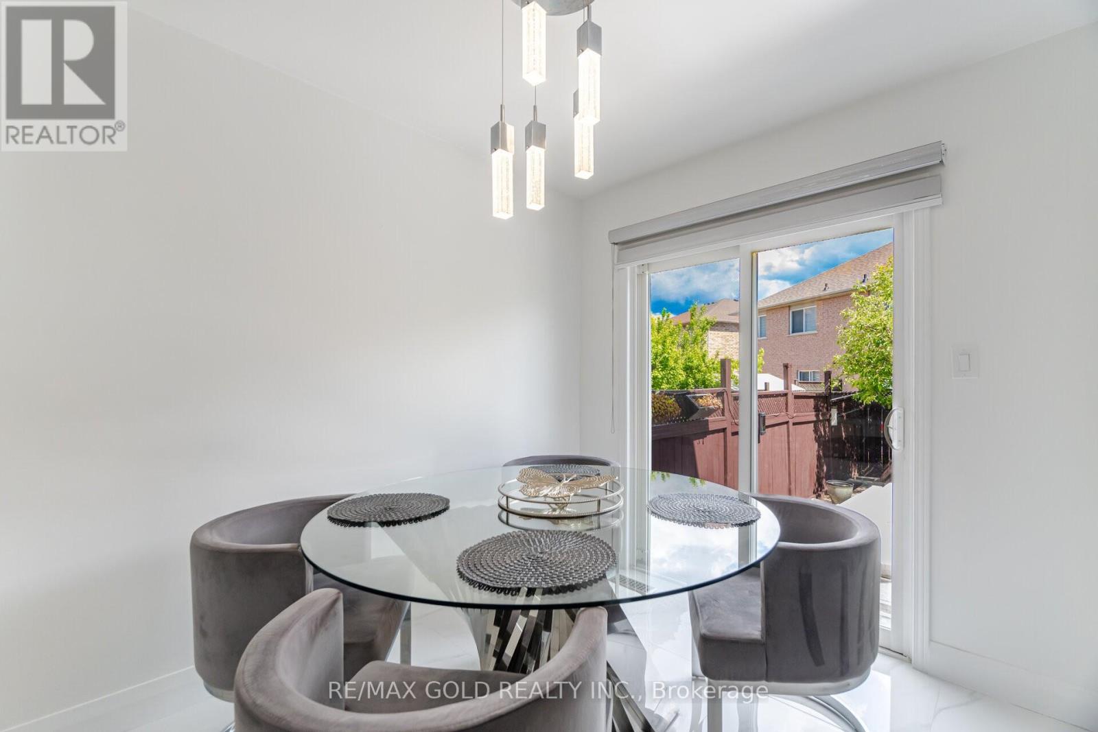 29 Skylar Circle, Brampton (Bram East), Ontario  L6P 0Z4 - Photo 6 - W12209741