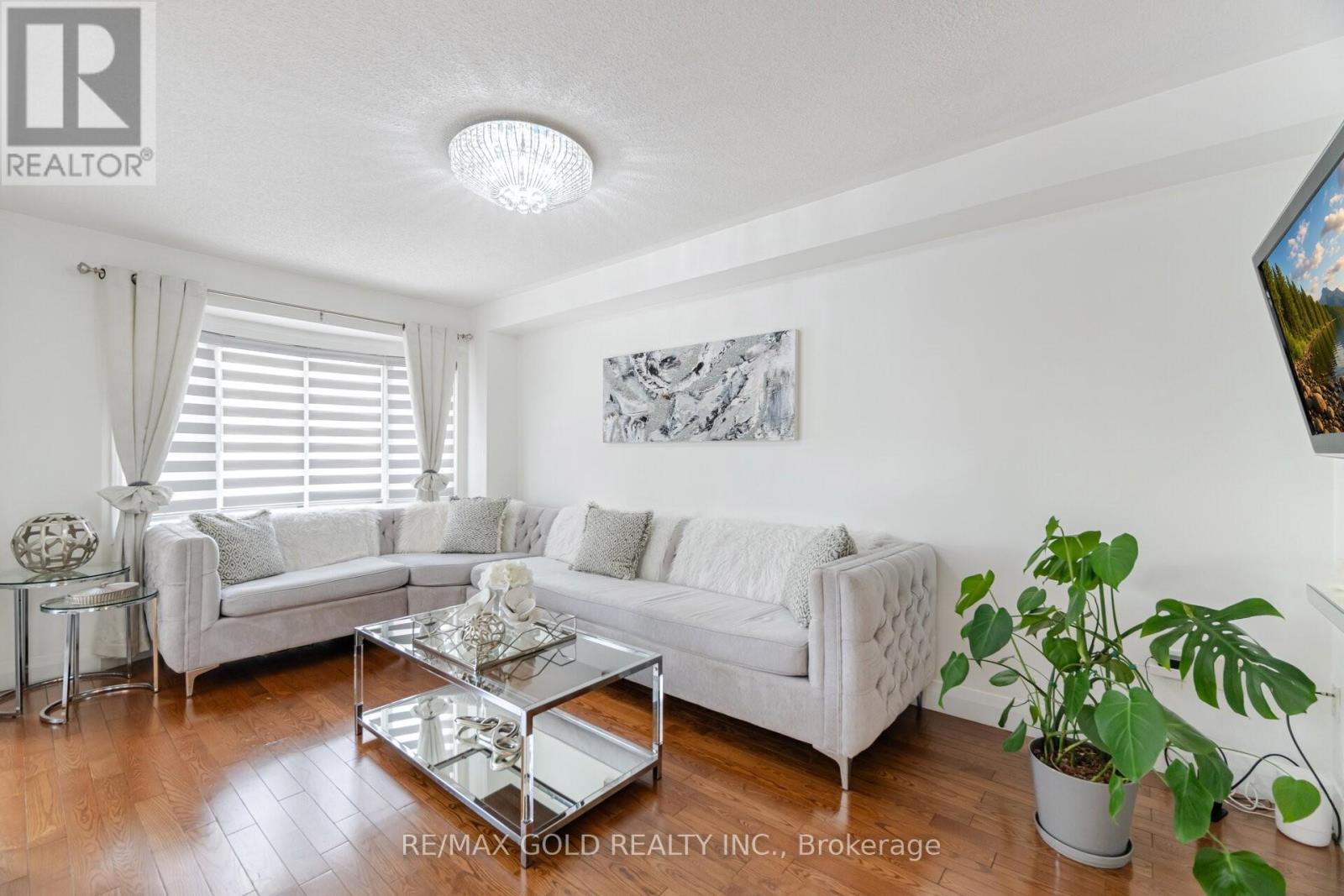 29 Skylar Circle, Brampton (Bram East), Ontario  L6P 0Z4 - Photo 7 - W12209741
