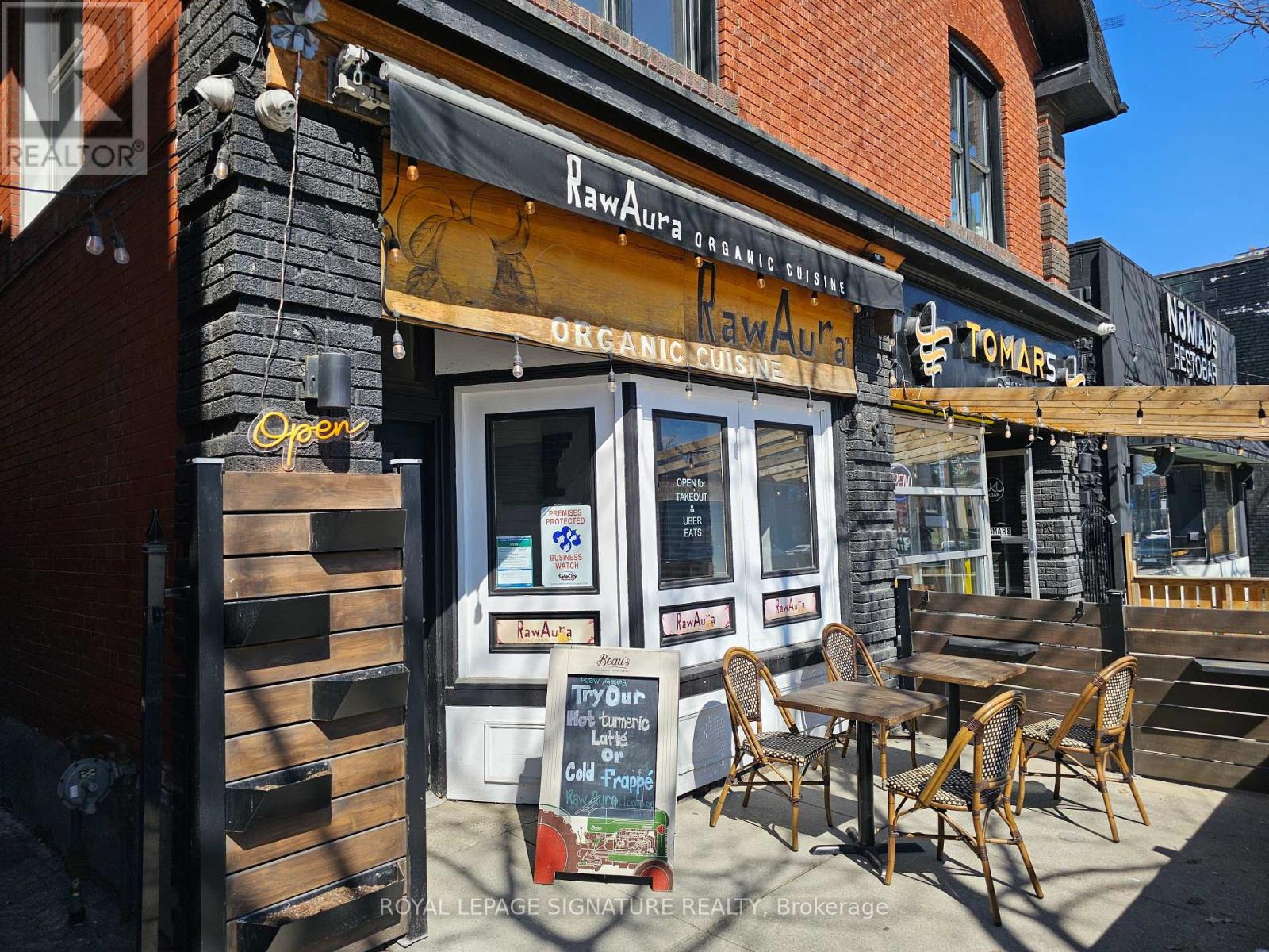 94 LAKESHORE ROAD, Mississauga, Ontario