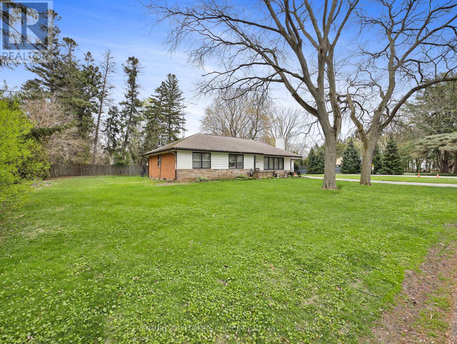 167 Blue Water Place, Burlington (Shoreacres), Ontario  L7L 2J3 - Photo 4 - W12209778