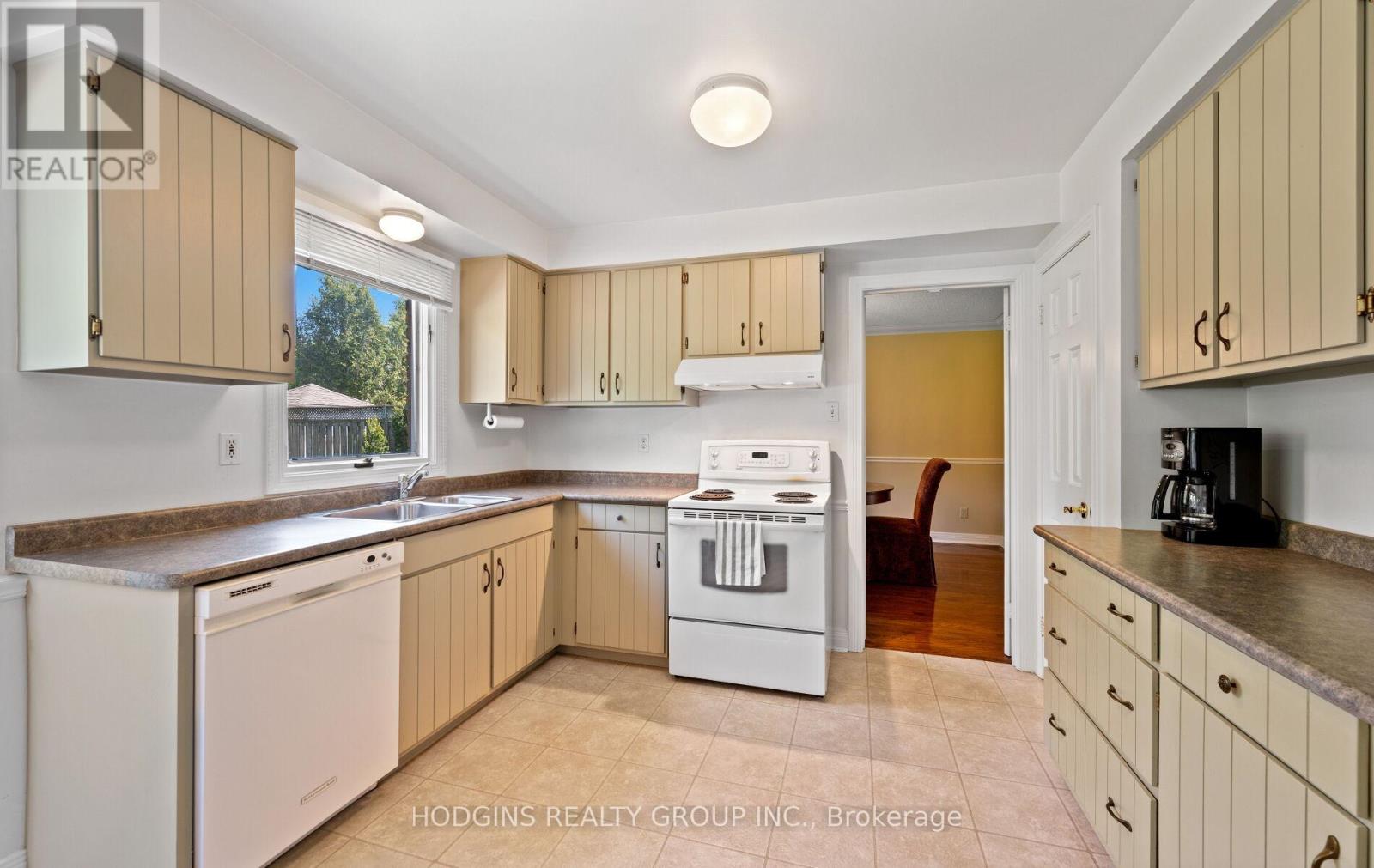 2547 King Richard's Place, Mississauga, Ontario  L5K 2H5 - Photo 11 - W12209785
