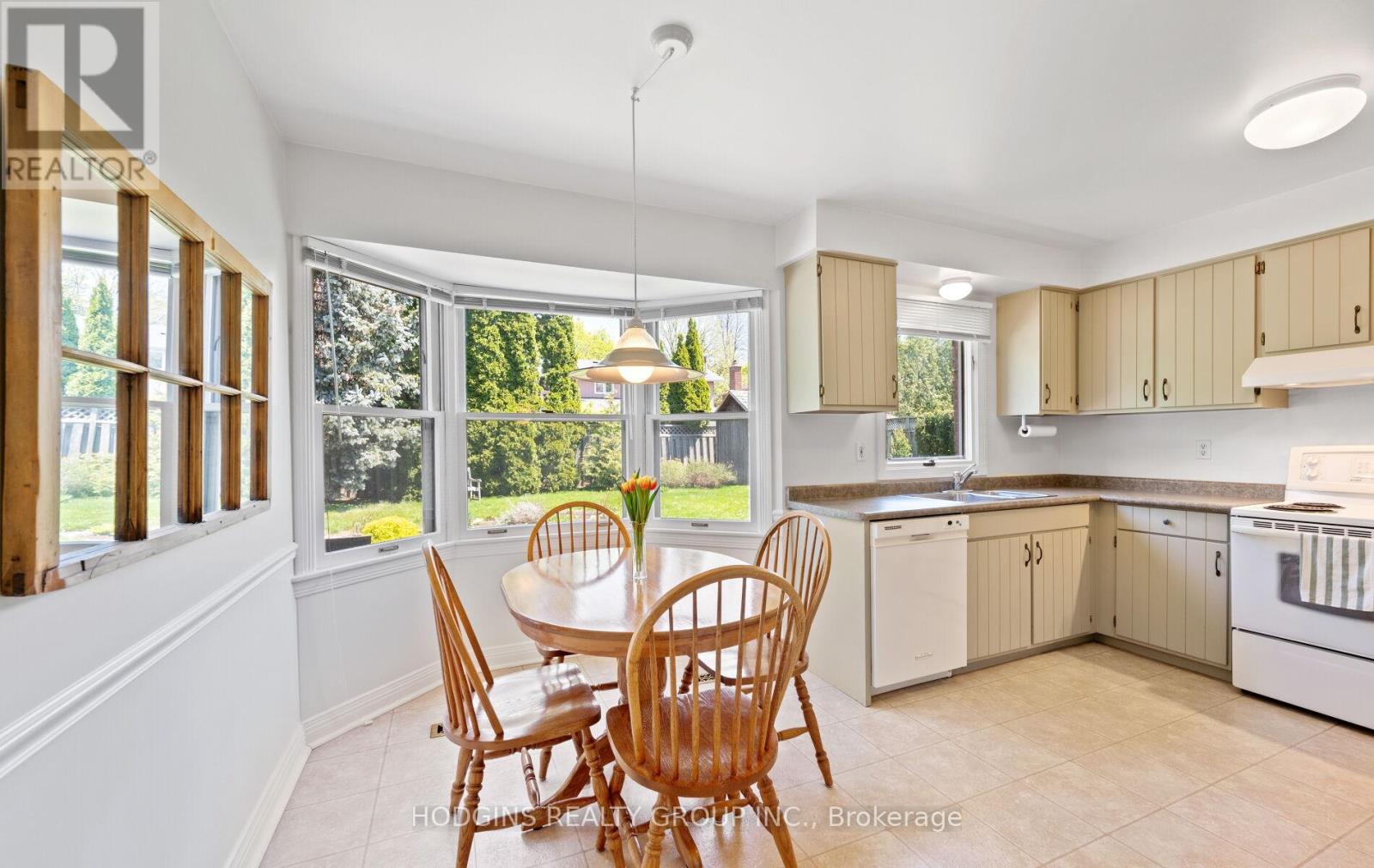 2547 King Richard's Place, Mississauga, Ontario  L5K 2H5 - Photo 13 - W12209785