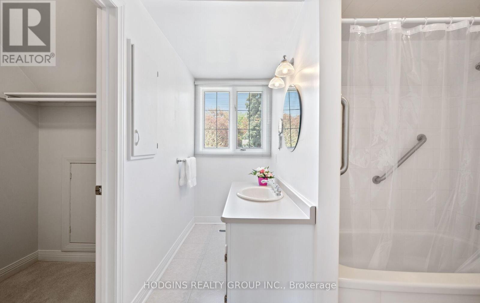 2547 King Richard's Place, Mississauga, Ontario  L5K 2H5 - Photo 20 - W12209785