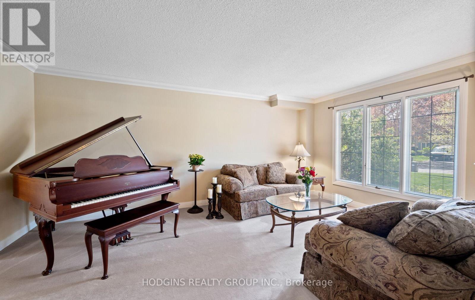 2547 King Richard's Place, Mississauga, Ontario  L5K 2H5 - Photo 6 - W12209785
