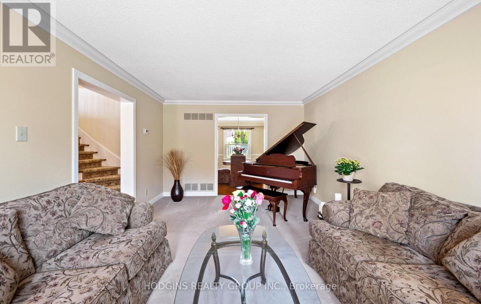 2547 King Richard's Place, Mississauga, Ontario  L5K 2H5 - Photo 7 - W12209785