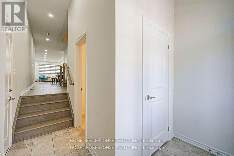 595 Celandine Terrace, Milton, Ontario  L9E 1Z7 - Photo 6 - W12209792