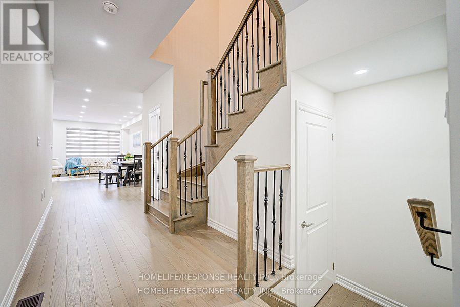 595 Celandine Terrace, Milton, Ontario  L9E 1Z7 - Photo 8 - W12209792
