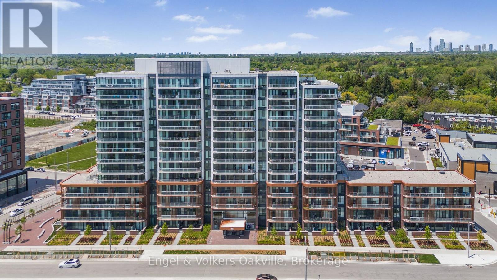 601 - 220 MISSINNIHE WAY, Mississauga, Ontario