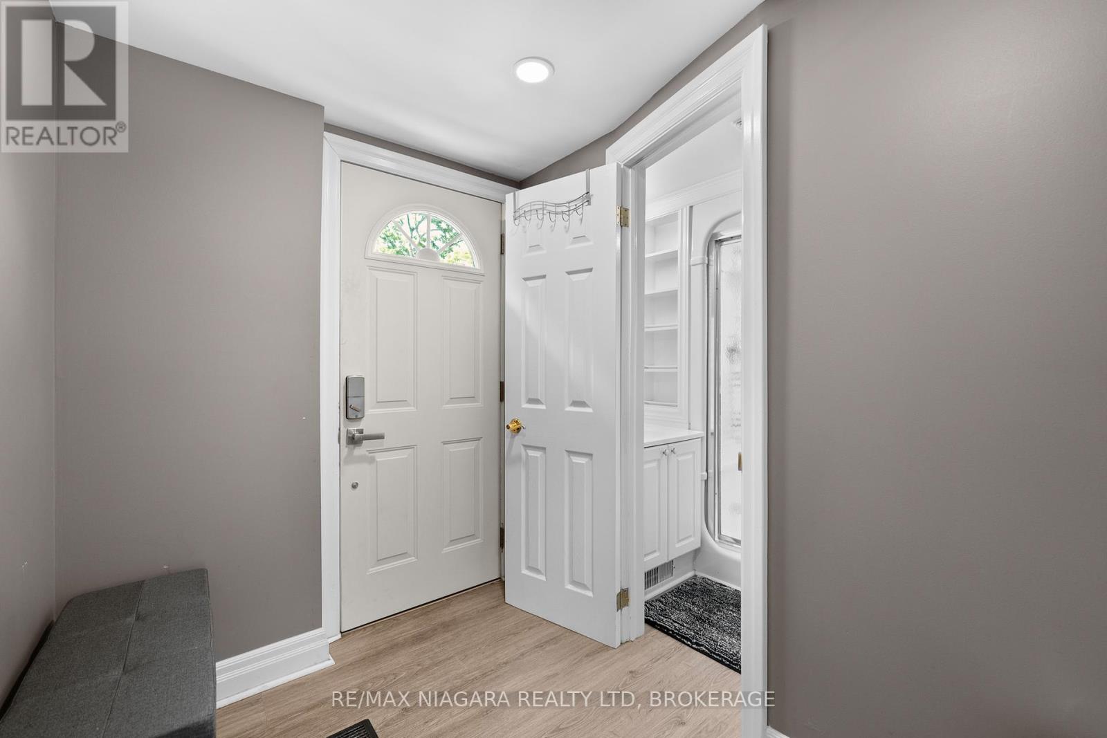 2969-2971 Portage Road, Niagara Falls, Ontario  L2J 2J6 - Photo 6 - X12209940