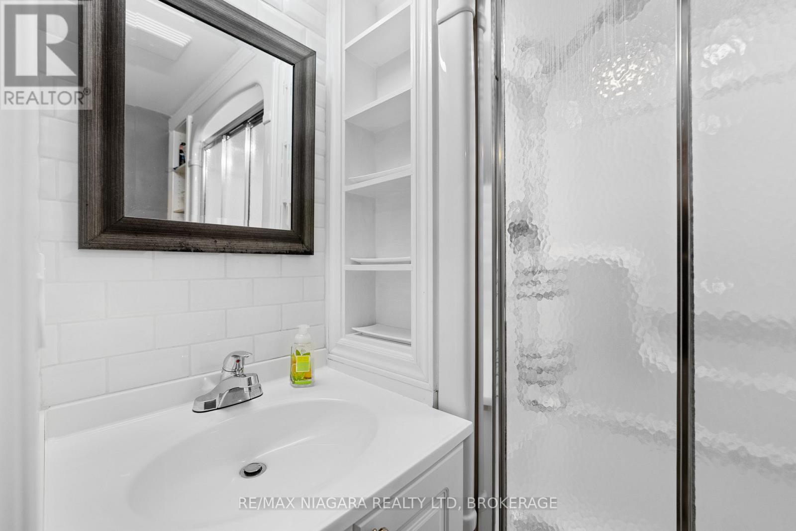 2969-2971 Portage Road, Niagara Falls, Ontario  L2J 2J6 - Photo 7 - X12209940