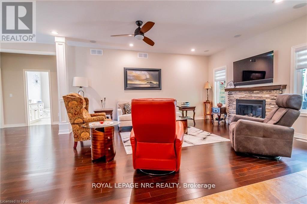 77 Michael Drive, Welland, Ontario  L3C 0A7 - Photo 11 - X12209983