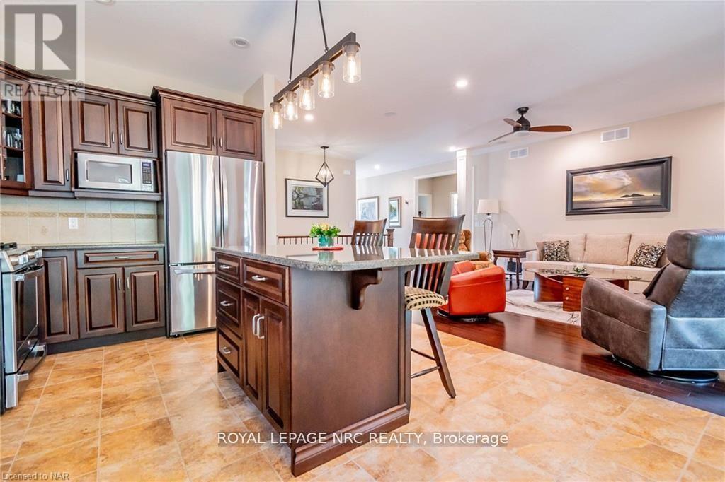 77 Michael Drive, Welland, Ontario  L3C 0A7 - Photo 15 - X12209983