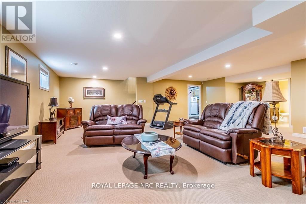 77 Michael Drive, Welland, Ontario  L3C 0A7 - Photo 34 - X12209983