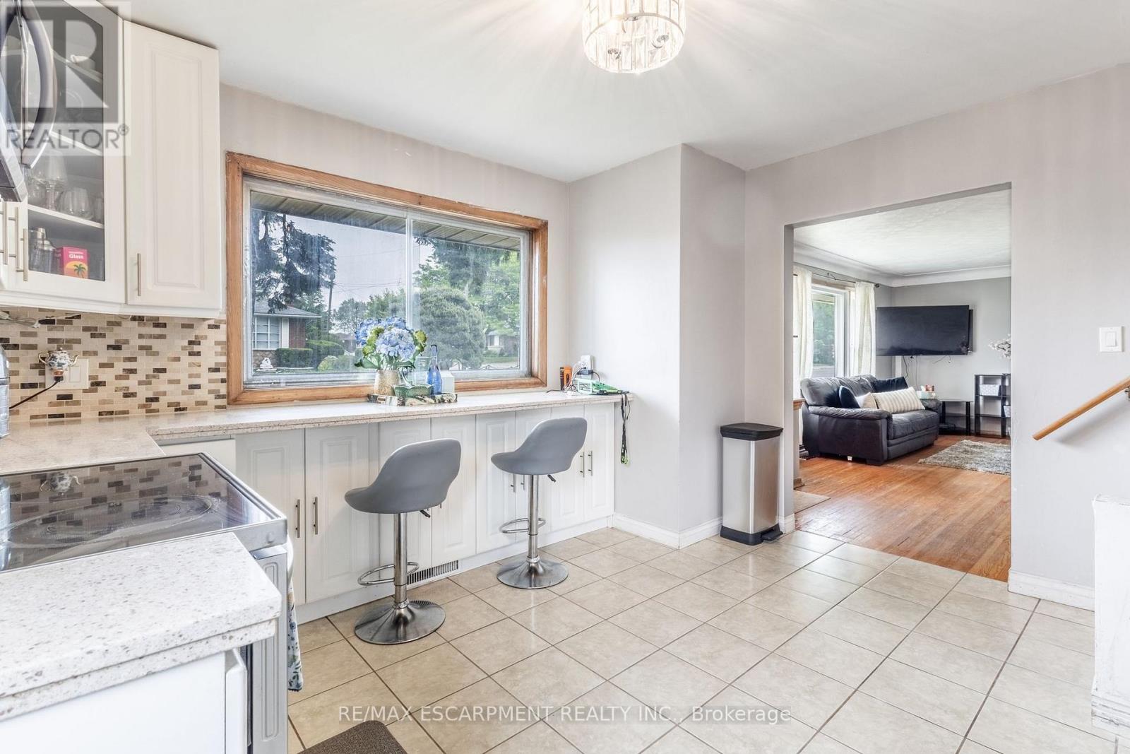 10 South Bend Road, Hamilton (Balfour), Ontario  L9A 2A7 - Photo 11 - X12209710