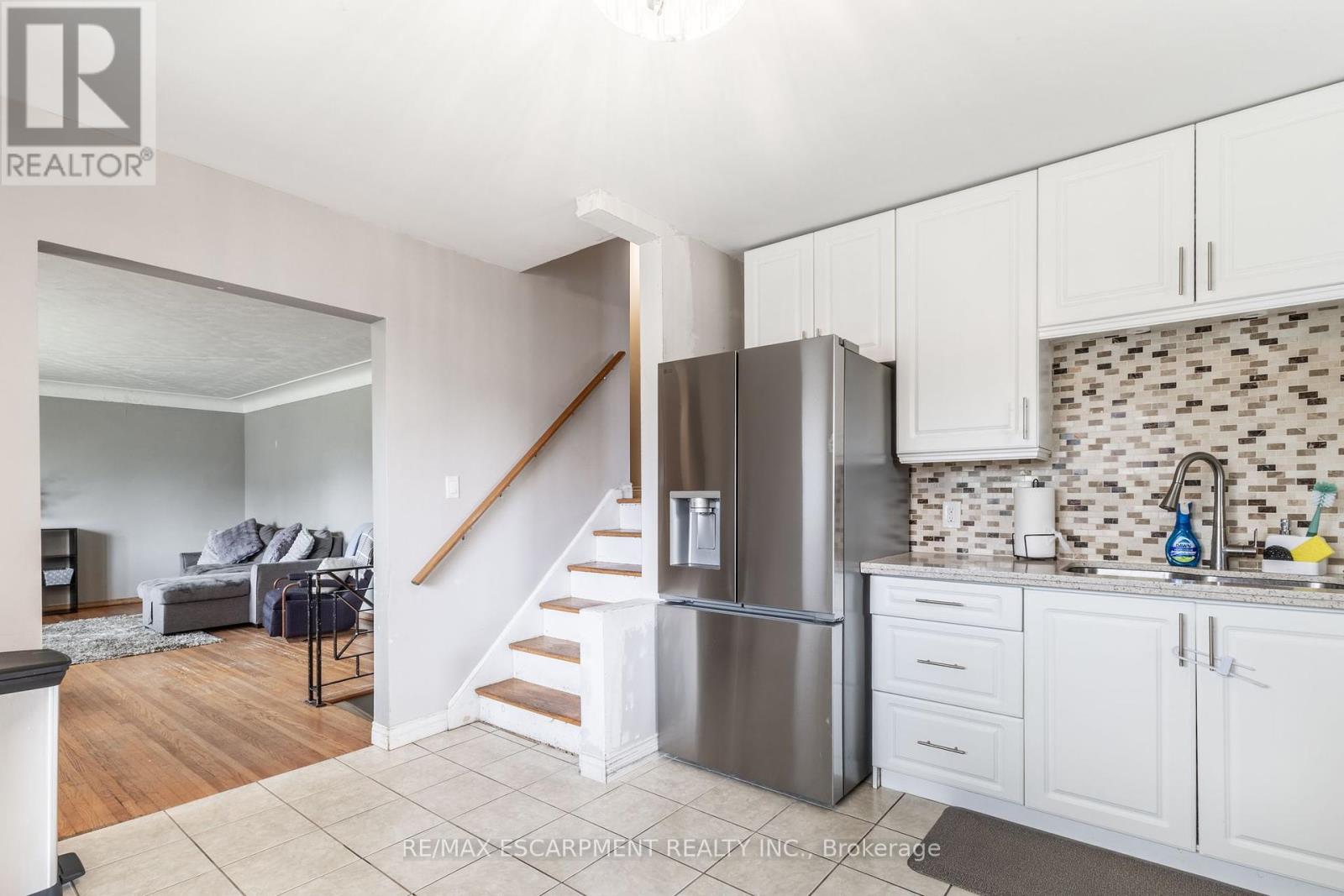 10 South Bend Road, Hamilton (Balfour), Ontario  L9A 2A7 - Photo 12 - X12209710