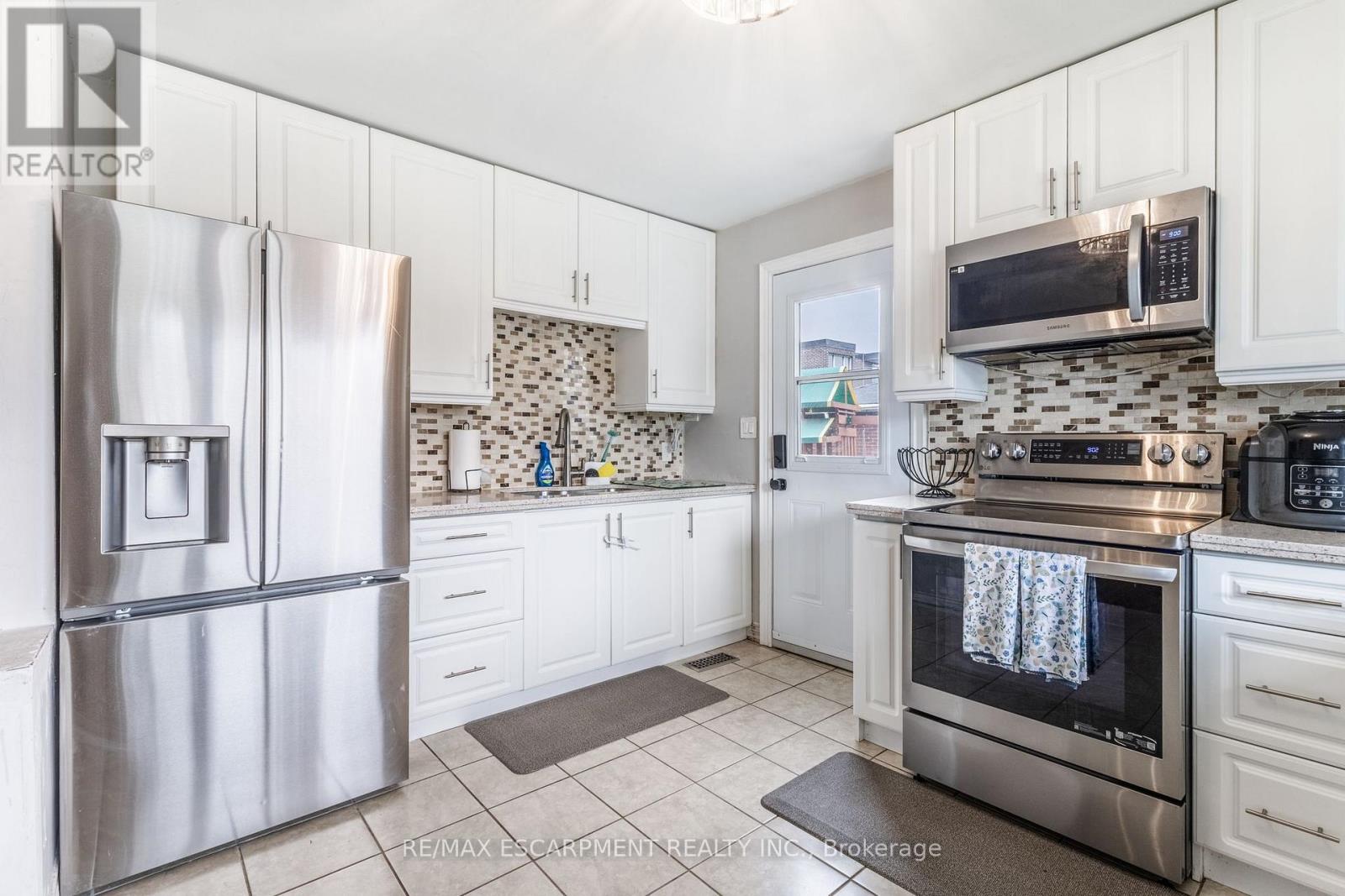 10 South Bend Road, Hamilton (Balfour), Ontario  L9A 2A7 - Photo 13 - X12209710