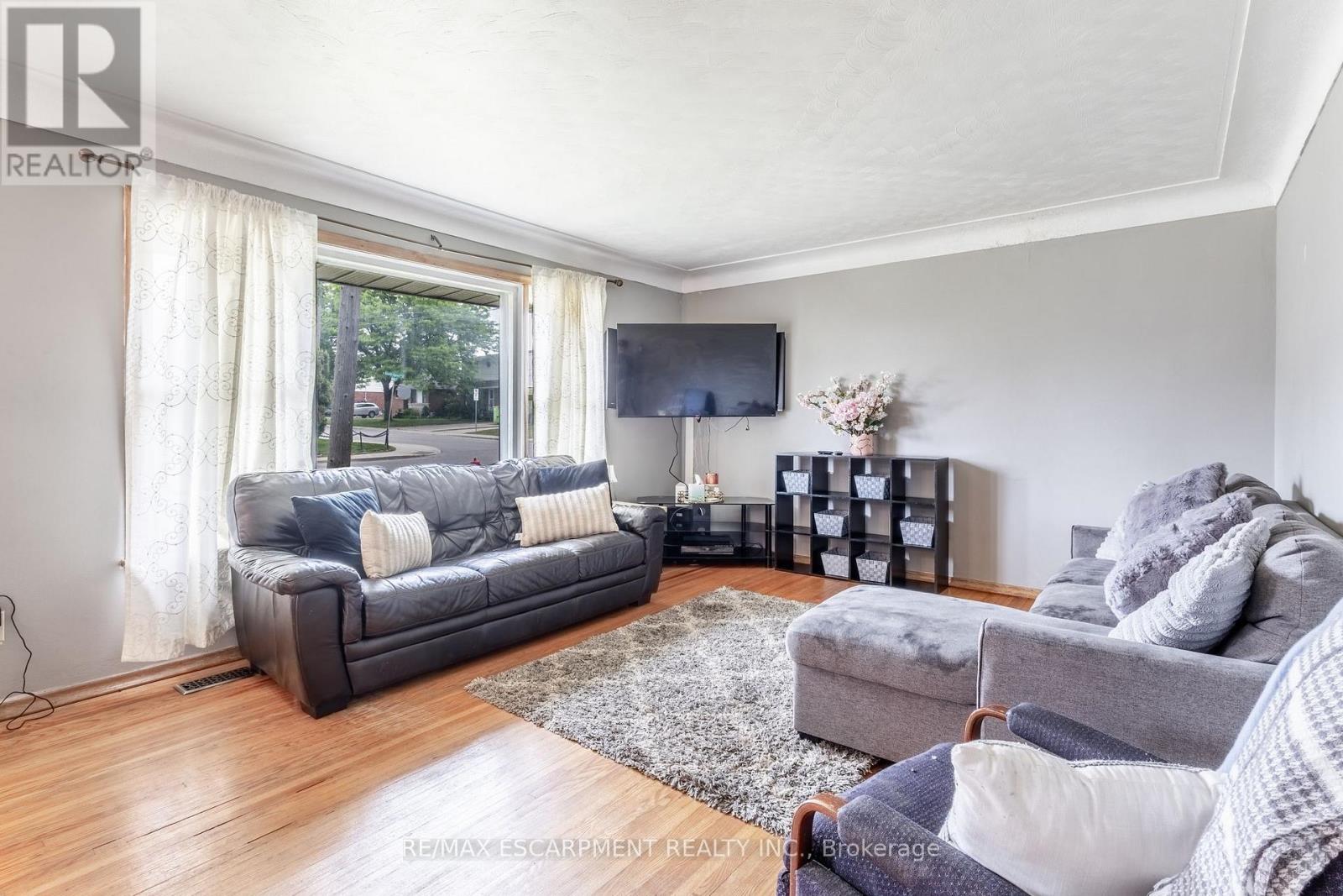 10 South Bend Road, Hamilton (Balfour), Ontario  L9A 2A7 - Photo 15 - X12209710