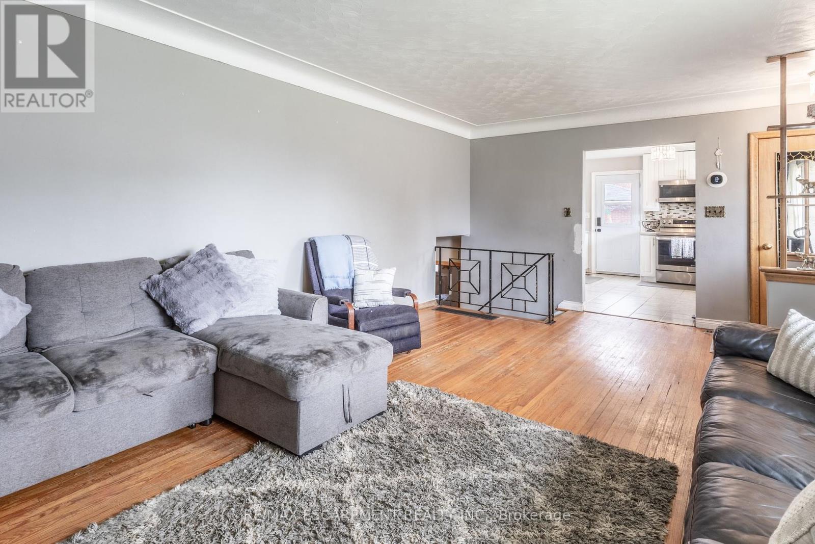 10 South Bend Road, Hamilton (Balfour), Ontario  L9A 2A7 - Photo 17 - X12209710